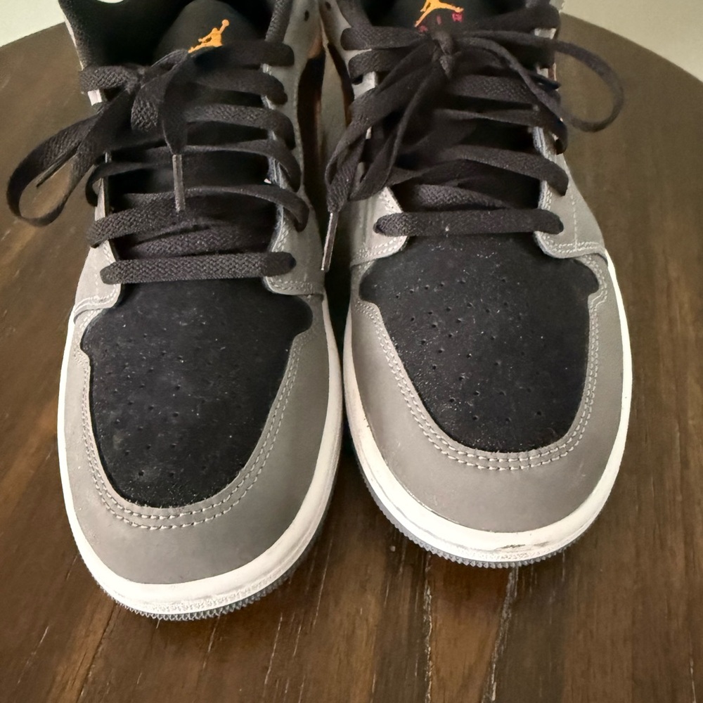 Men’s Air Jordan 1 Lows - Picture 2 of 7